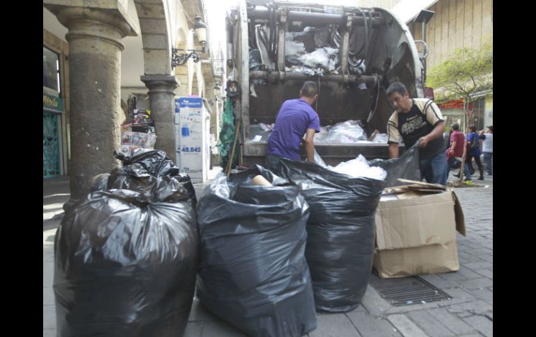 El Ayuntamiento señala que en ocasiones los comerciantes del Centro no contratan servicios de manejo de residuos. EL INFORMADOR / F. Atilano