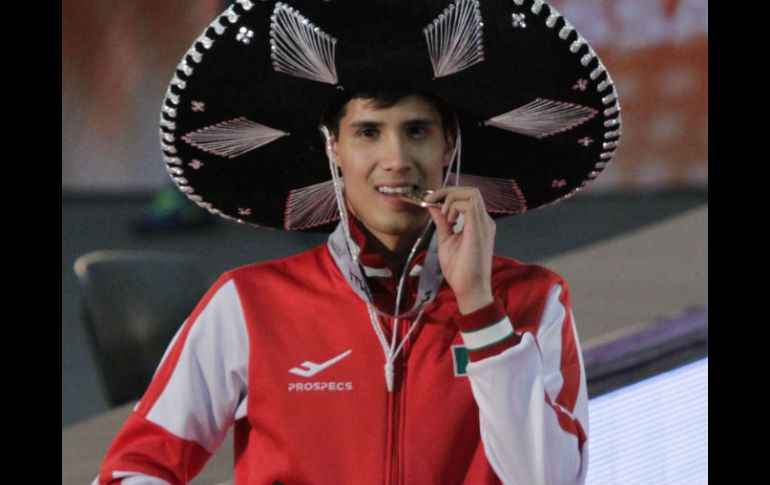 César ganó el lugar para México en la categoría -58 kilos. SUN / ARCHIVO