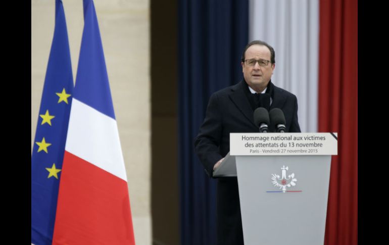 Francois Hollande ha insistido en que la cita para la Euro 2016 se mantiene, aunque con un mayor control de seguridad. AP / P. Wojazer
