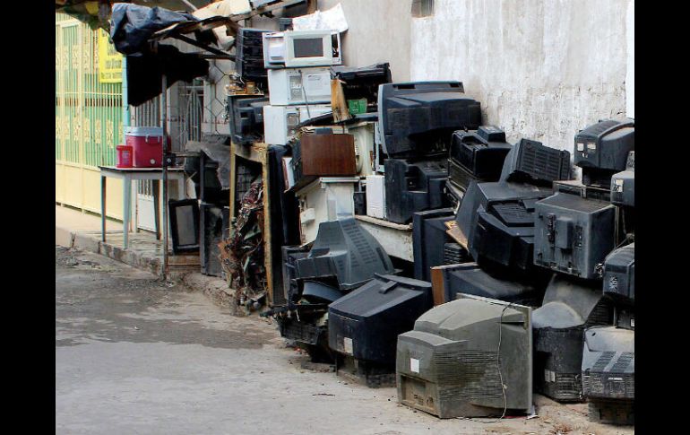 Televisiones analógicas representan riesgo ambiental y sanitario al tirarse en basureros. SUN / ARCHIVO