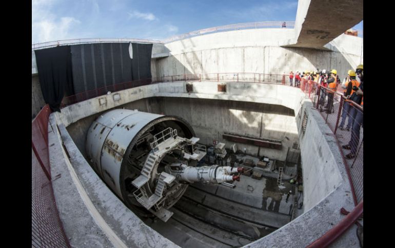 Para el armado de la tuneladora, que perforará 5.3 kilómetros para la Línea 3 del Tren Ligero, laboran 60 personas. EL INFORMADOR / R. Tamayo