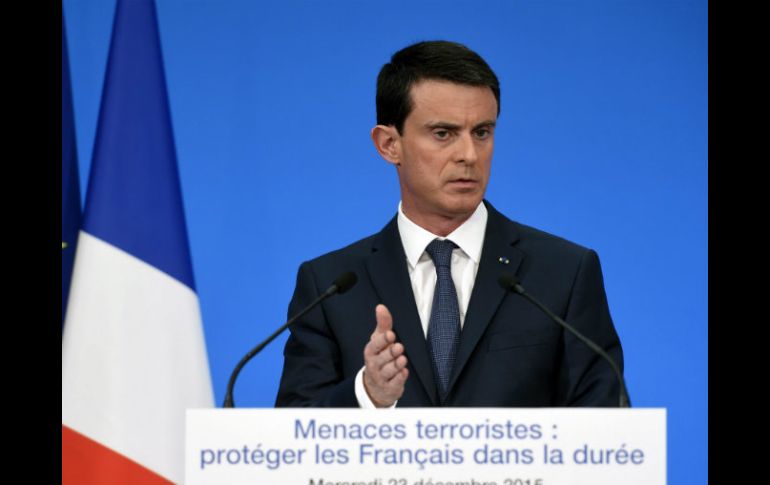 El primer ministro Manuel Valls deja abierta la posibilidad de prolongar el estado de emergencia más allá de los tres meses. EFE / E. Feferberg