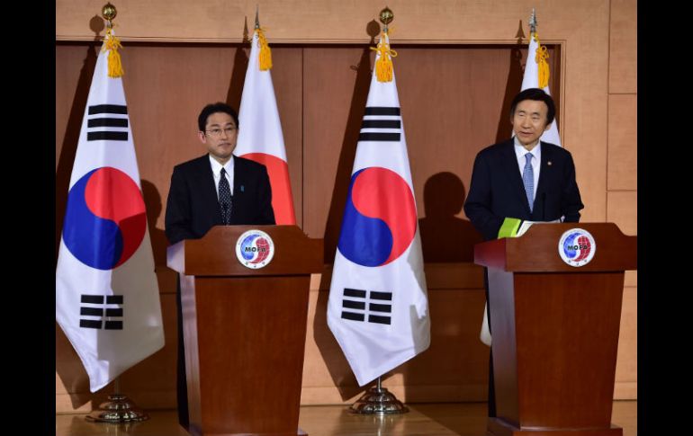 El ministro del Exterior coreano, Yun Byung-Se, en una conferencia de prensa con su homólogo japonés Fumio Kishida. AFP / J. Yeon-Je