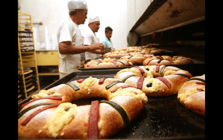 A la lengua y sus papilas gustativas no las podemos engañar, dice Alejandro Contreras, jefe de la cocina en la panadería Galvez. EL INFORMADOR / M. Vargas
