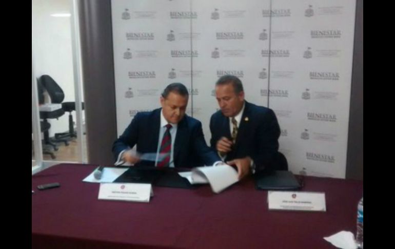 Imagen de la firma de convenio entre la Secretaría del Trabajo y el Consejo de Colegio de abogados. TWITTER / @hecpizano