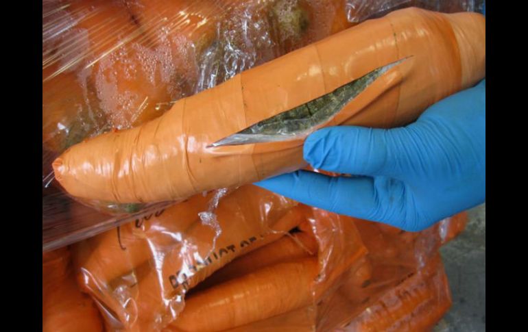 Los uniformados hallaron, con la ayuda de unidades caninas, la droga escondida en dos mil 817 paquetes con forma de zanahorias. NTX / U.S. Customs and Border Protection