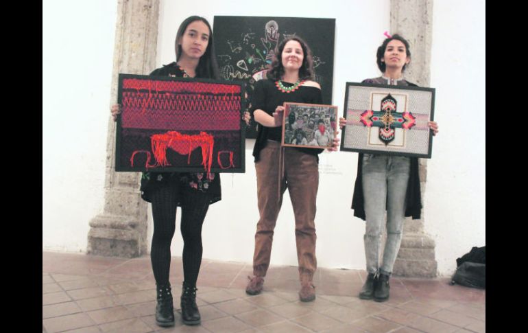 Apasionadas creadoras. Ana Sofía Guillén, Irma Zamora y Carmín Górtez tejen sus memorias con hilos de colores. EL INFORMADOR / K. Gómez
