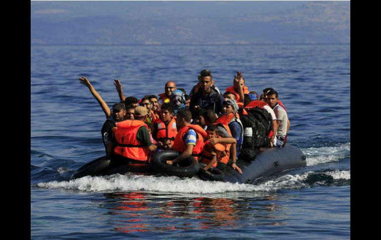 El bote, con 13 personas a bordo, tenía como destino la isla de Lesbos, en Grecia. EL INFORMADOR / ARCHIVO