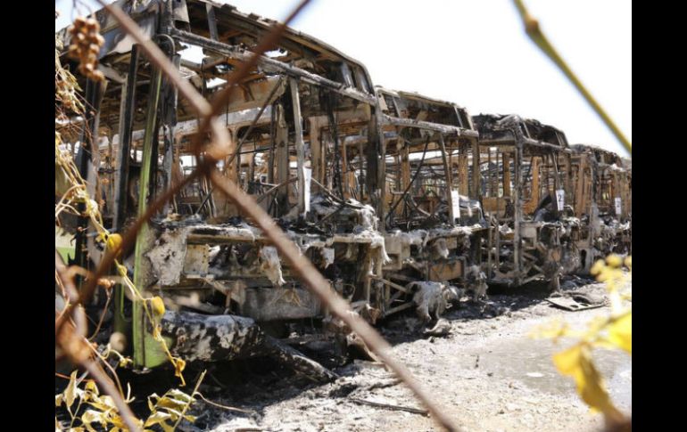 Los peritos concluyen que dentro de los autobuses se generó un incendio en tres puntos de origen en tres autobuses distintos. SUN / ARCHIVO