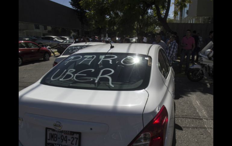 Socios y choferes de Uber se manifestaron el pasado 18 de enero para expresar su descontento con la baja de tarifas. EL INFORMADOR / ARCHIVO