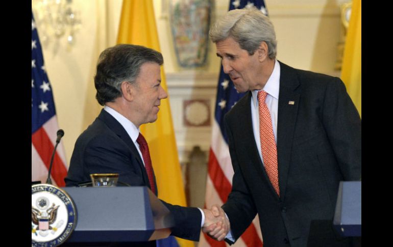Kerry y Santos se reunieron en el Departamento de Estado durante el último día de visita oficial del presidente colombiano. EFE / C. Carrión