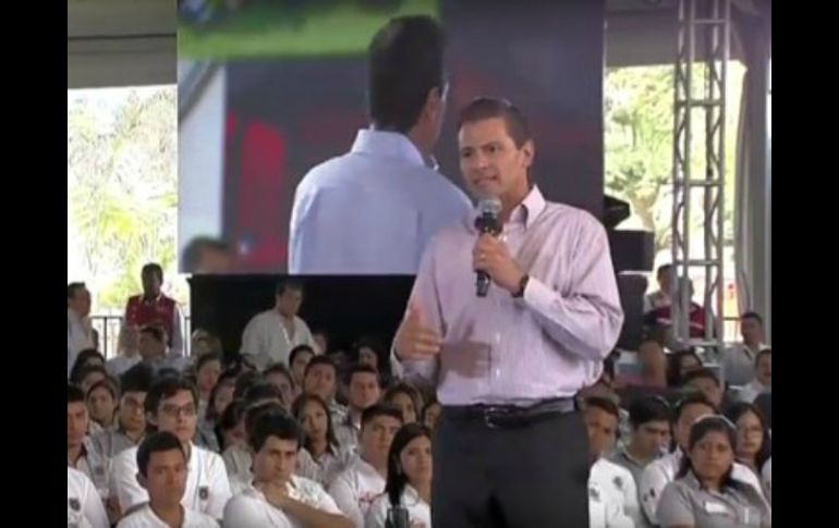 Peña Nieto durante un encuentro con estudiantes en Poza Rica, Veracruz. TWITTER / @PresidenciaMX