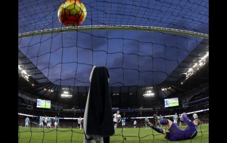 El Tottenham logró un triunfo importante en campo del Manchester City. AP / J. Super