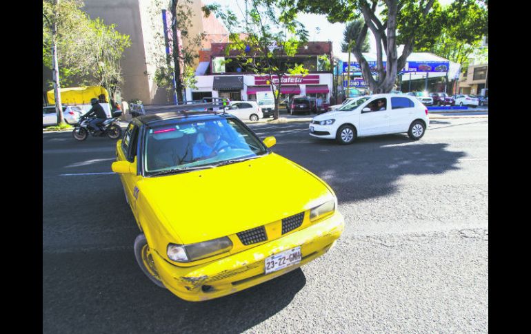 Según la Secretaría de Movilidad, 12 mil 631 taxis circulan en la Zona Metropolitana; 16 mil 375 unidades en todo el Estado. EL INFORMADOR / P. Franco
