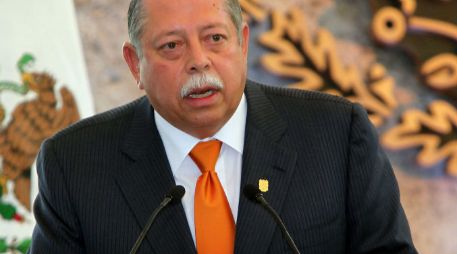 El gobernador Egidio Torre Cantú recibió a los policías. SUN / ARCHIVO