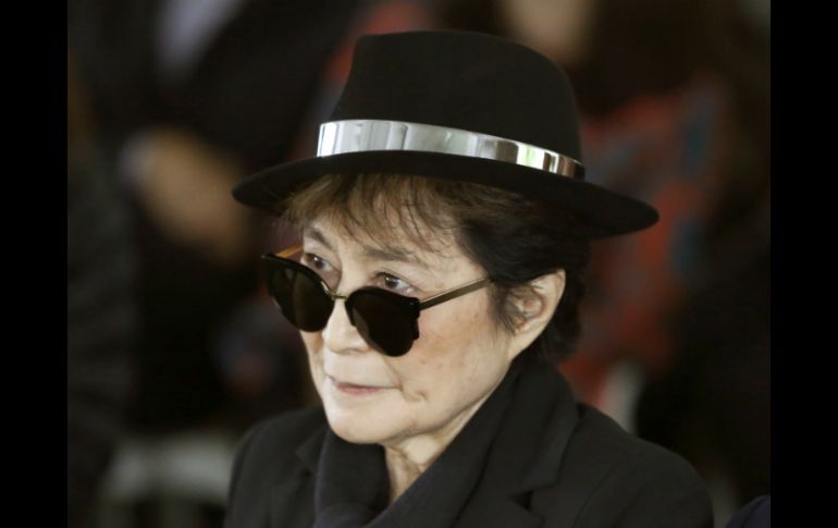 Yoko Ono agradeció en Twitter por el apoyo y los buenos deseos de recuperación. AP / ARCHIVO