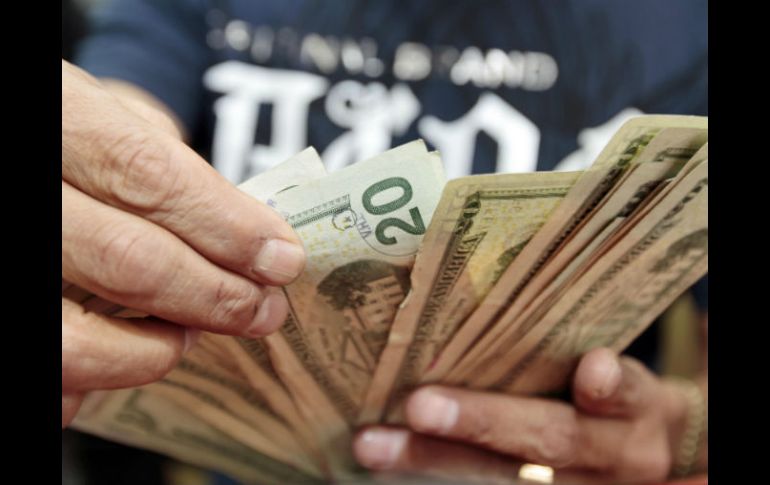El Banxico fijó el tipo de cambio en 18.1020 pesos. EL INFORMADOR / ARCHIVO