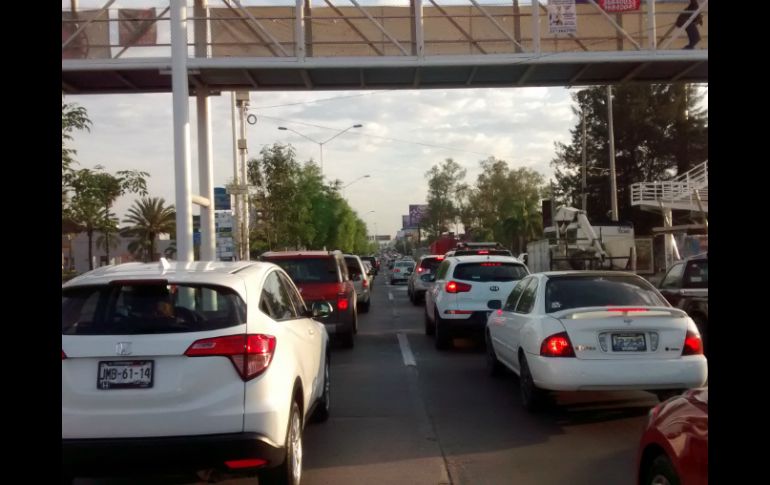 Autoridades viales han sugerido a los automovilistas utilizar rutas alternas para desahogar la carga en la zona. EL INFORMADOR / L. Fonseca