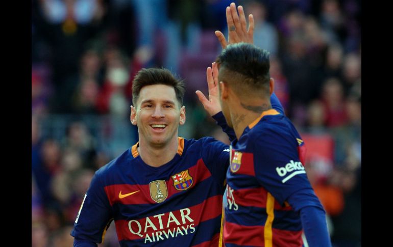 Lionel Messi vuelve a dar una demostración de supremacía y dirigió con maestría una nueva goleada del Barcelona. EFE / L. Gene