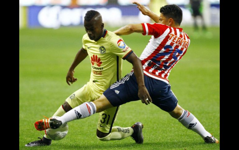 A pesar del buen ritmo que le imprimió al medio campo rojiblanco, Michael Pérez verá frenado su buen avance futbolístico. AFP / ARCHIVO