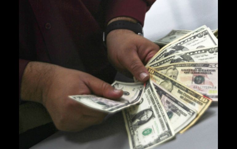 El tipo de cambio para solventar obligaciones en moneda extranjera se fija en 17.9260 pesos, destaca Banxico. EL INFORMADOR / ARCHIVO