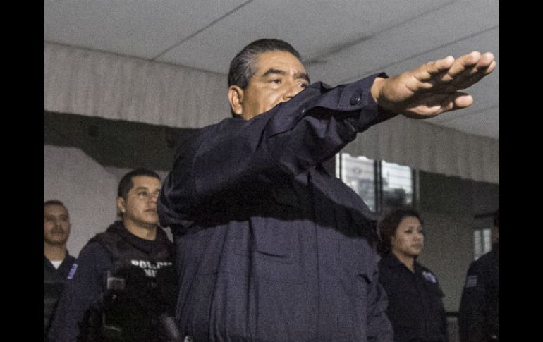 El comisario Camilo González Lara, agradece el apoyo al comandante. EL INFORMADOR / ARCHIVO