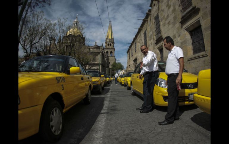 Hubo opiniones distintas entre varios taxistas entrevistados, quienes celebraron o incluso condenaron las reformas. EL INFORMADOR / F. Atilano
