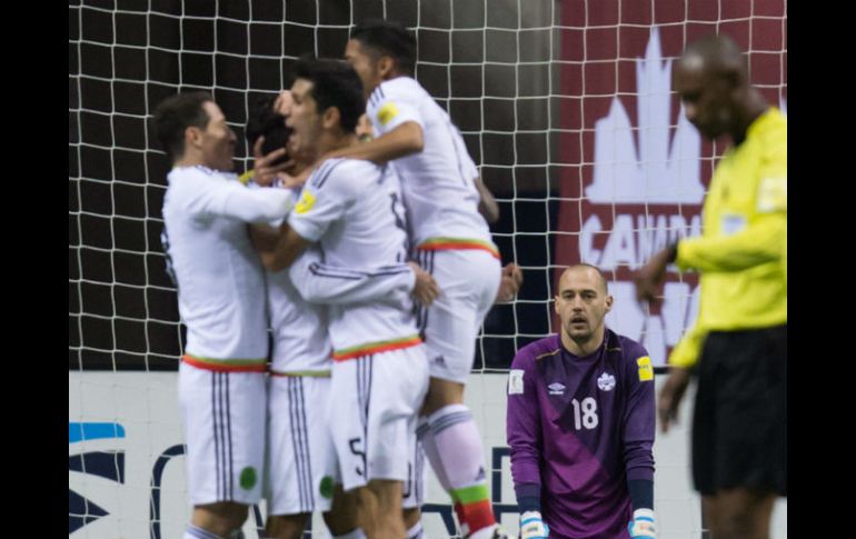 México goleó 3-0 a Canadá en su casa. AP / ARCHIVO