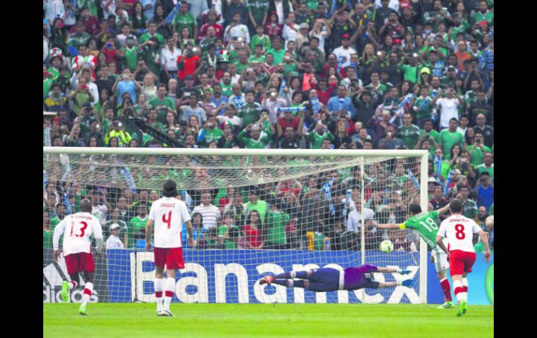 La guardó en las redes. El tapatío Andrés Guardado puso en ventaja al Tricolor con un penalti bien ejecutado. MEXSPORT /