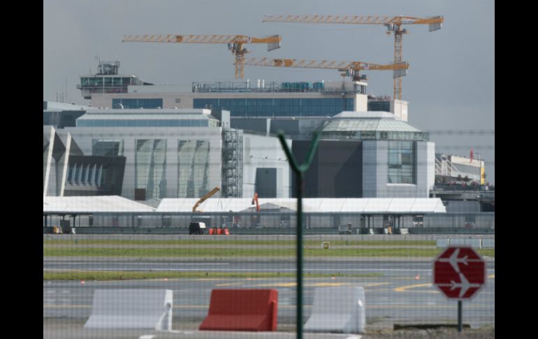 Sólo falta una autorización del gobierno belga para que las instalaciones del aeropuerto internacional retomen sus operaciones. AFP / ARCHIVO