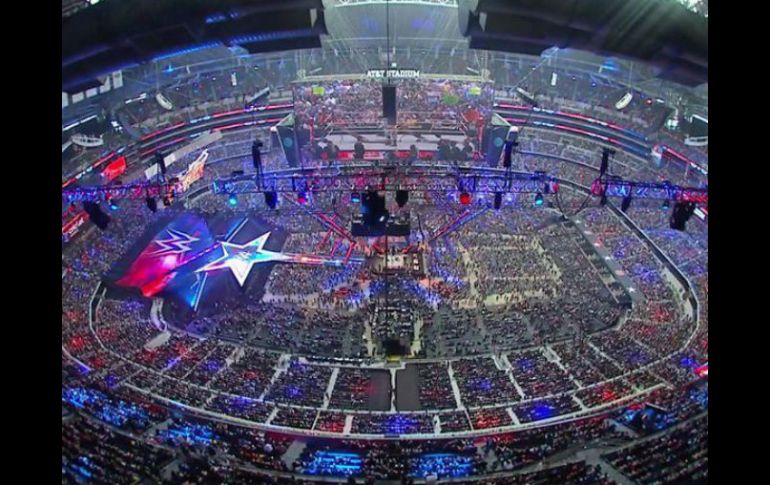 La casa de los Vaqueros de Dallas espera romper el récord de poco más de 97 mil aficionados que se registró en Detroit. TWITTER / @WWE
