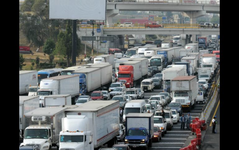 ''Queremos lograr que se respeten los horarios de los camiones de transporte como tráileres, tortons'', dice Mancera. SUN / ARCHIVO