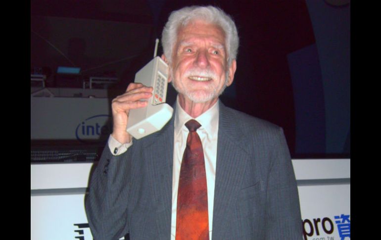El teléfono móvil permitía un uso de 30 minutos de llamada por 10 horas de carga. ESPECIAL / Wikipedia R. Shen