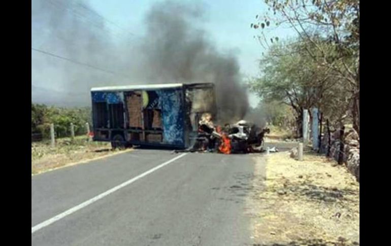 Gente armada prendió fuego a seis vehículos más en la región occidente, ubicada en los límites de Michoacán y Jalisco. SUN / ARCHIVO