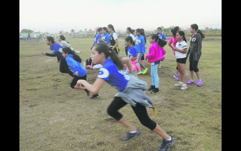 Intensa preparación. Jóvenes durante el entrenamiento en el campo de Carneros ubicado en El Fortín, Zapopan. EL INFORMADOR / M. Vargas