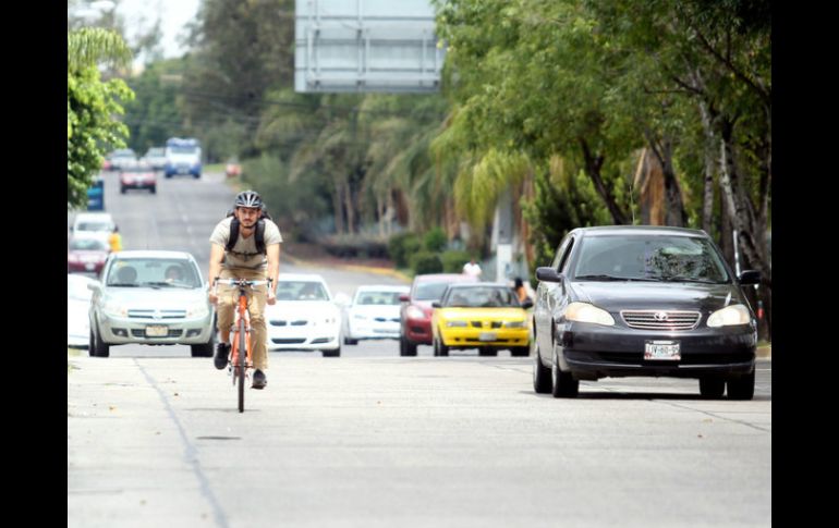 El regidor lamenta la falta de responder de los automovilistas hacia los espacios destinados exclusivamente para las bicicletas. EL INFORMADOR / ARCHIVO