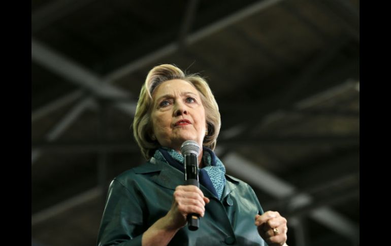 Segura de ganar la candidatura de su partido, Hillary Clinton ha centrado sus ataques contra los republicanos. AP / M. Rourke