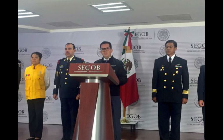 El director de Protección Civil anuncia en conferencia de prensa que el equipo se mantendrá en Ecuador el tiempo necesario. TWITTER / @PcSegob