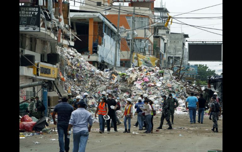 'Cientos de vidas se han perdido por construcciones de pésima calidad', escribió el presidente en su cuenta de Twitter. AP / M. Dueñas