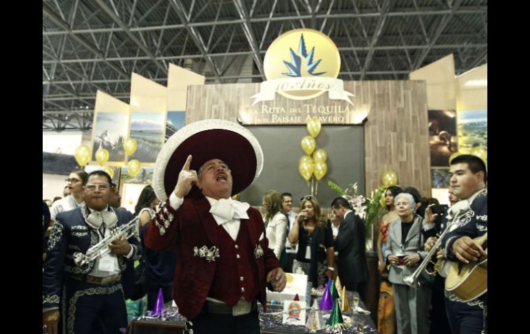 La Ruta del Tequila cumplió ayer 10 años y lo celebraron con mariachi en el marco del Tianguis Turístico 2016. EL INFORMADOR / E. Barrera