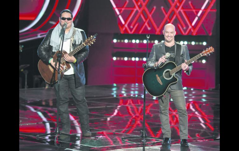 Rick (de lentes) y Marco participaron en las audiciones de “La Voz... México”, logrando obtener un lugar en la competencia. ESPECIAL / CORTESÍA TELEVISA