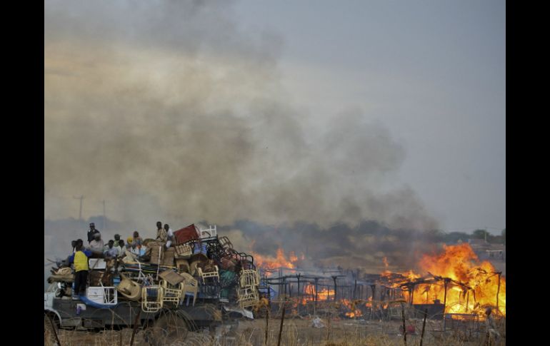 Enfrentamientos entre las tropas del gobierno de Sudán y las milicias han obligado a cerca de 100 mil personas a huir. AP / ARCHIVO