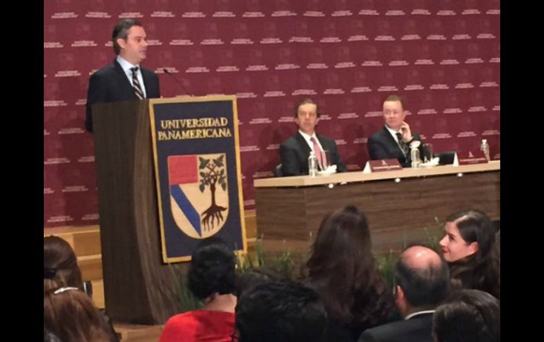 Durante una conferencia en la Universidad Panamericana, Nuño felicita a quienes cumplieron con levantar el paro en el IPN. TWITTER / @UPMexico