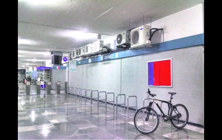 En la Estación Juárez, se instalaron los ciclopuertos que se podrán usar desde las 5:00 hasta las 23:30 horas. EL INFORMADOR / E. Barrera