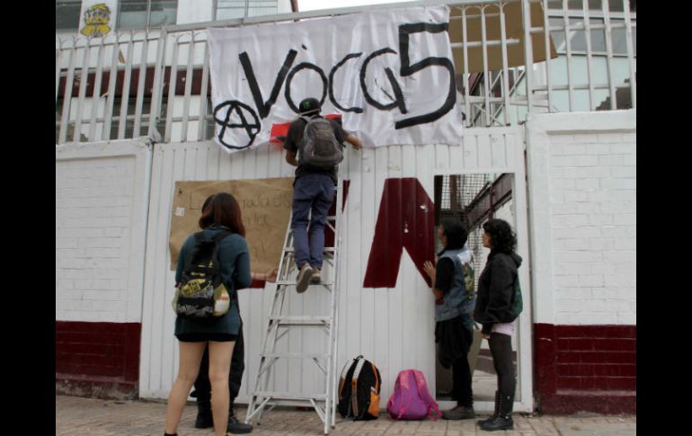 El pasado 14 de abril estudiantes de este plantel decidieron iniciar un paro también en demanda de la salida de porros. SUN / ARCHIVO