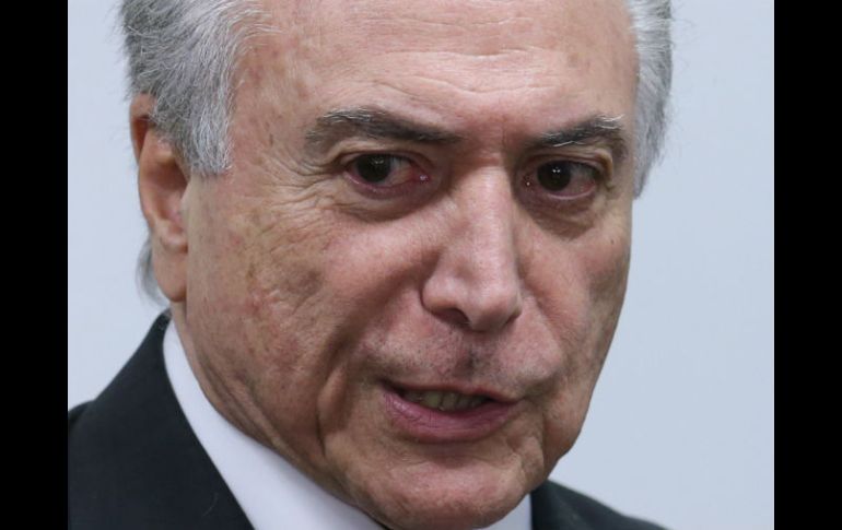 El presidente interino afirma que es legítimo . AP / E. Peres