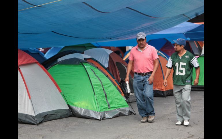 Vista del campamento indefinido que mantienen los maestros de la CNTE en las inmediaciones de la Segob. EFE / S. Gutiérrez
