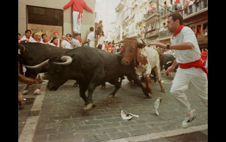 La ley, que no afectará las corridas, prohíbe la muerte de reses en público en espectáculos taurinos populares. AP / ARCHIVO