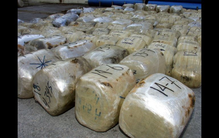 En el lugar los agentes policiacos localizaron 60 paquetes con mariguana que arrojaron un peso de 560 kilogramos. NTX / ARCHIVO