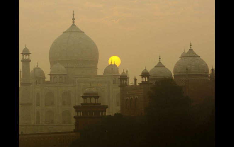 El Taj Mahal está ubicado en la ciudad de Agra, en el norte de la India. AP / G. Osan